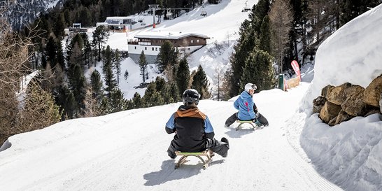 TOBOGGANING / SLEDDING